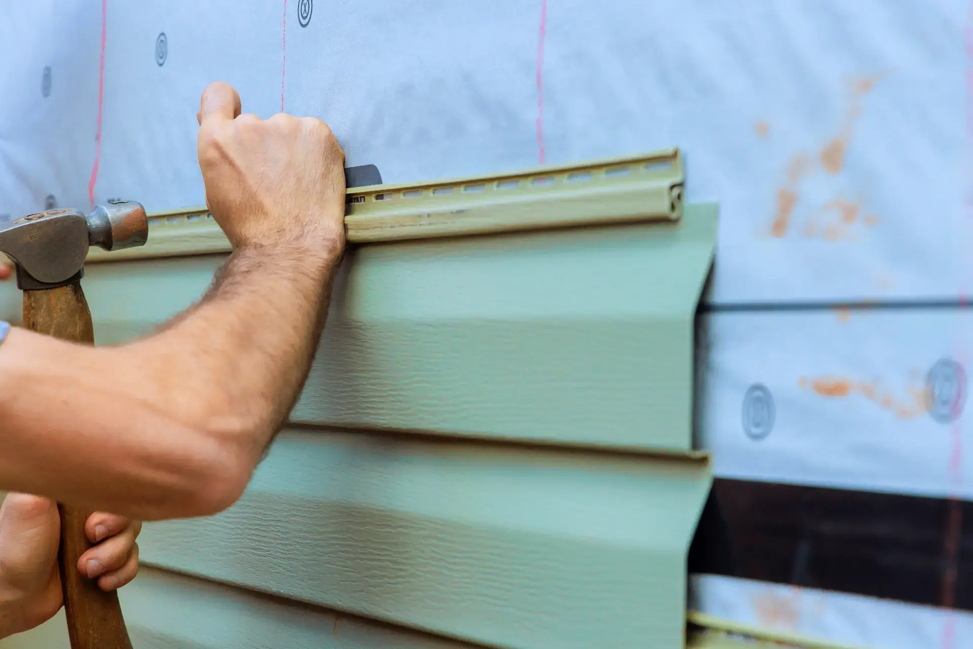 Signs Your Siding Needs Replacing in Maine